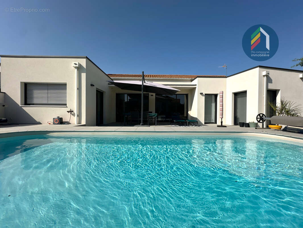 Maison à LES HERBIERS