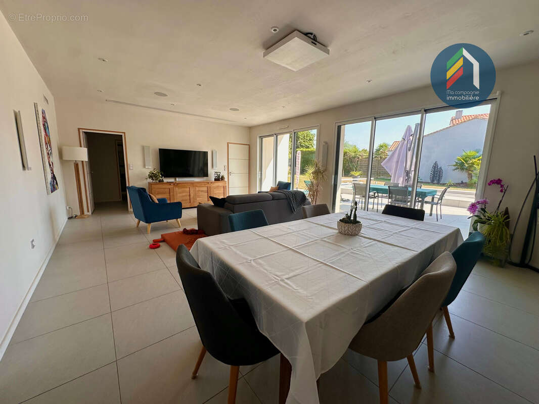 Maison à LES HERBIERS