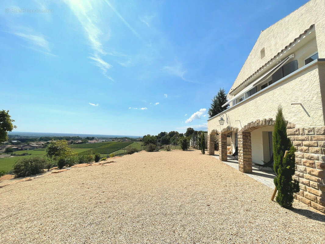 Maison à CHARNAY-LES-MACON
