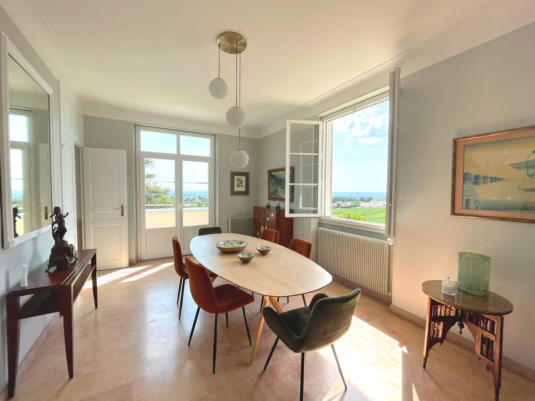 Maison à CHARNAY-LES-MACON