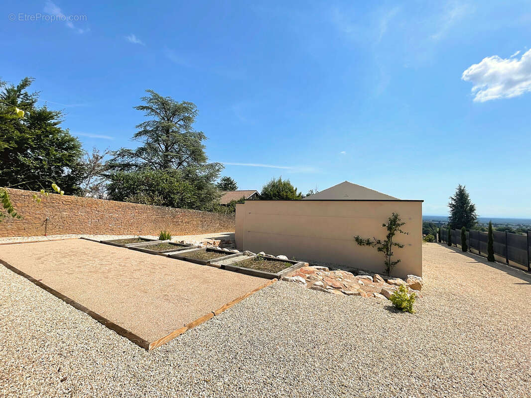 Maison à CHARNAY-LES-MACON