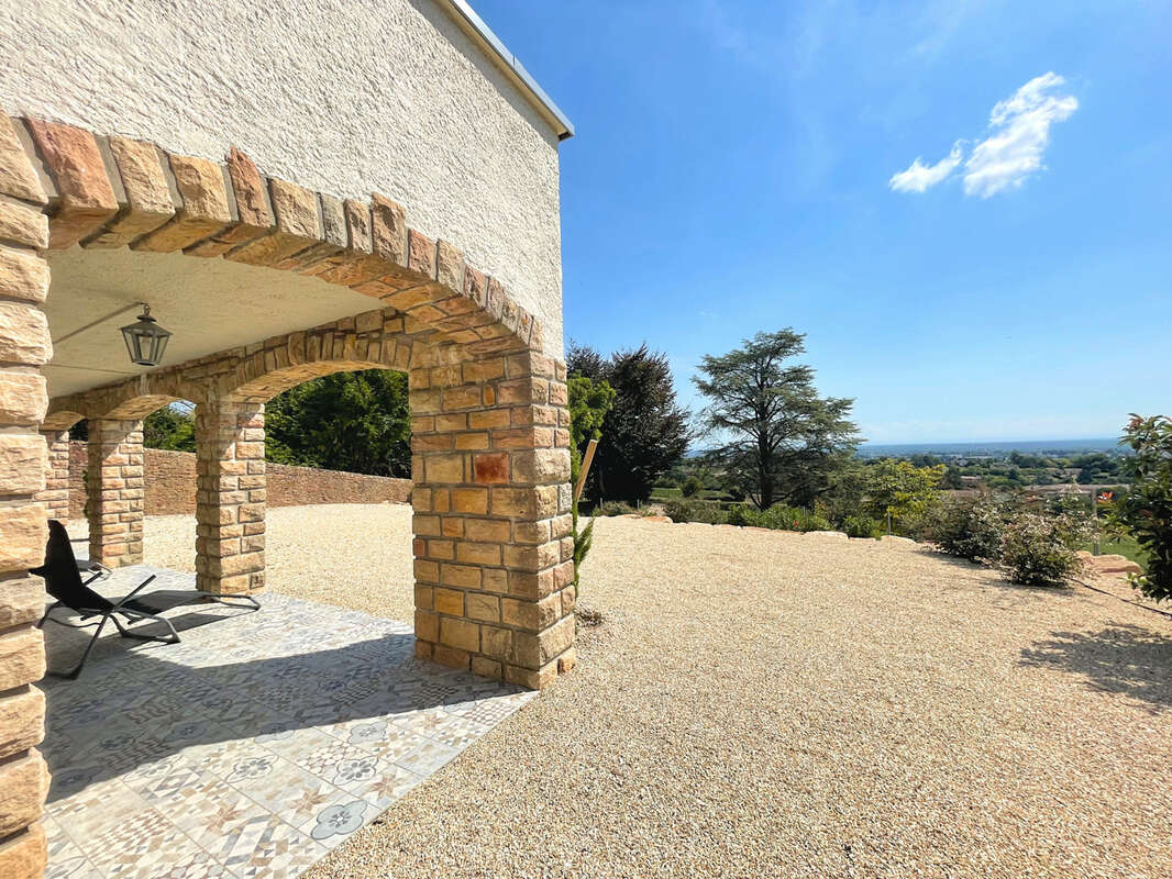 Maison à CHARNAY-LES-MACON