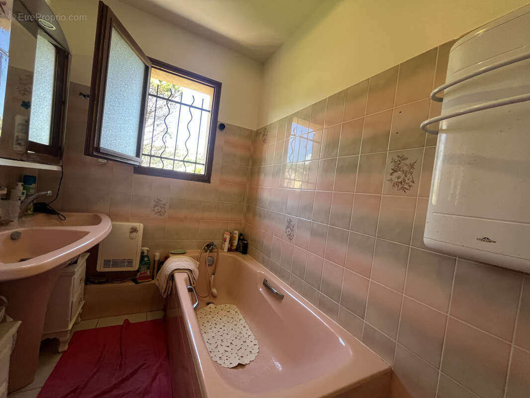 Maison à LES ISSAMBRES