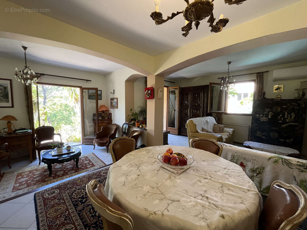 Maison à LES ISSAMBRES