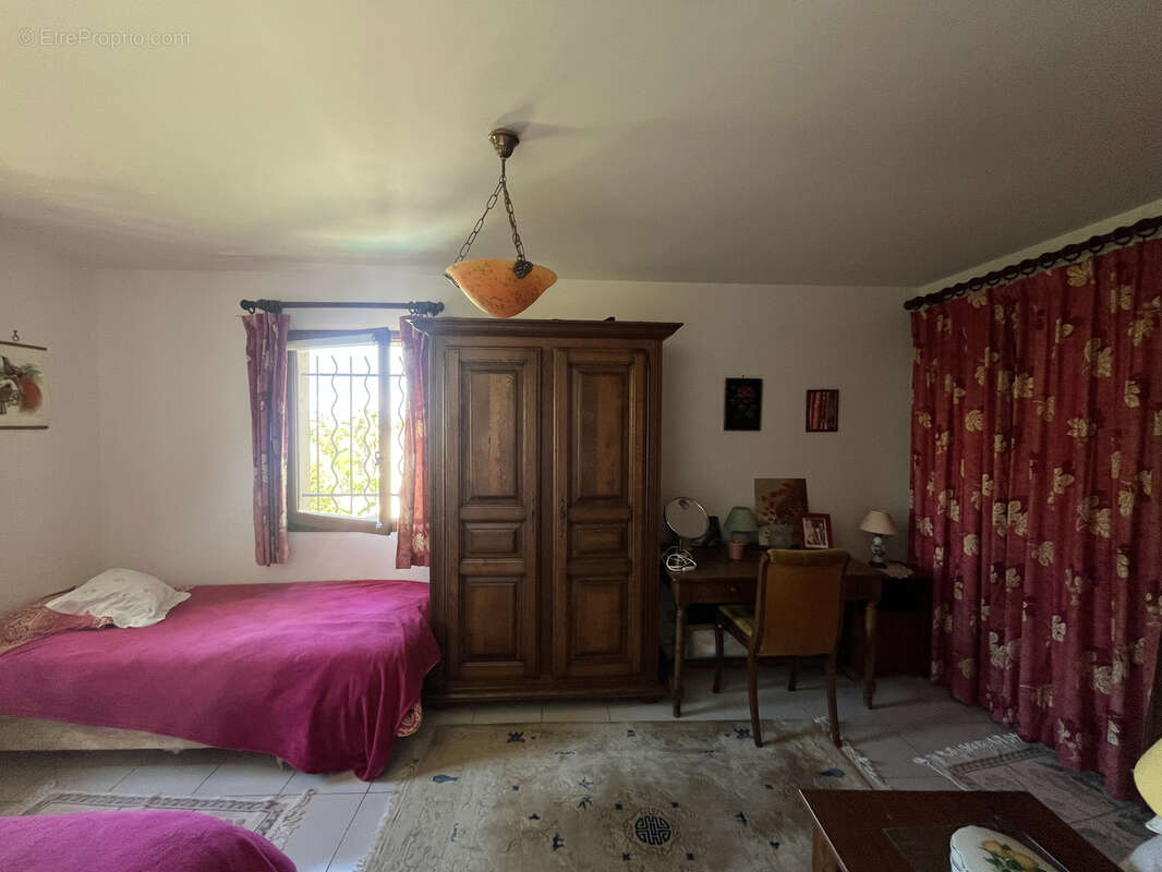 Maison à LES ISSAMBRES