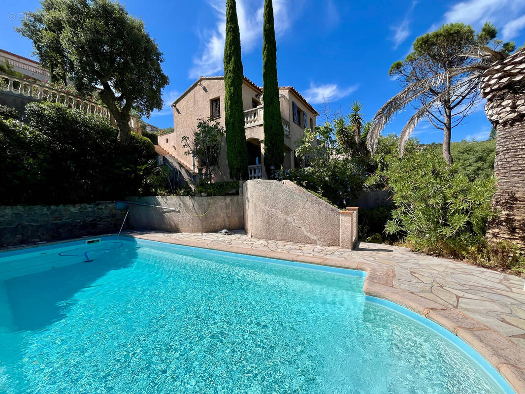 Maison à LES ISSAMBRES