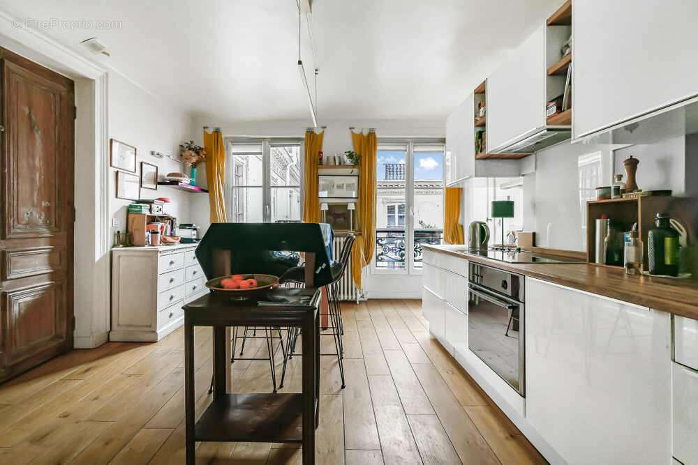 Appartement à PARIS-10E