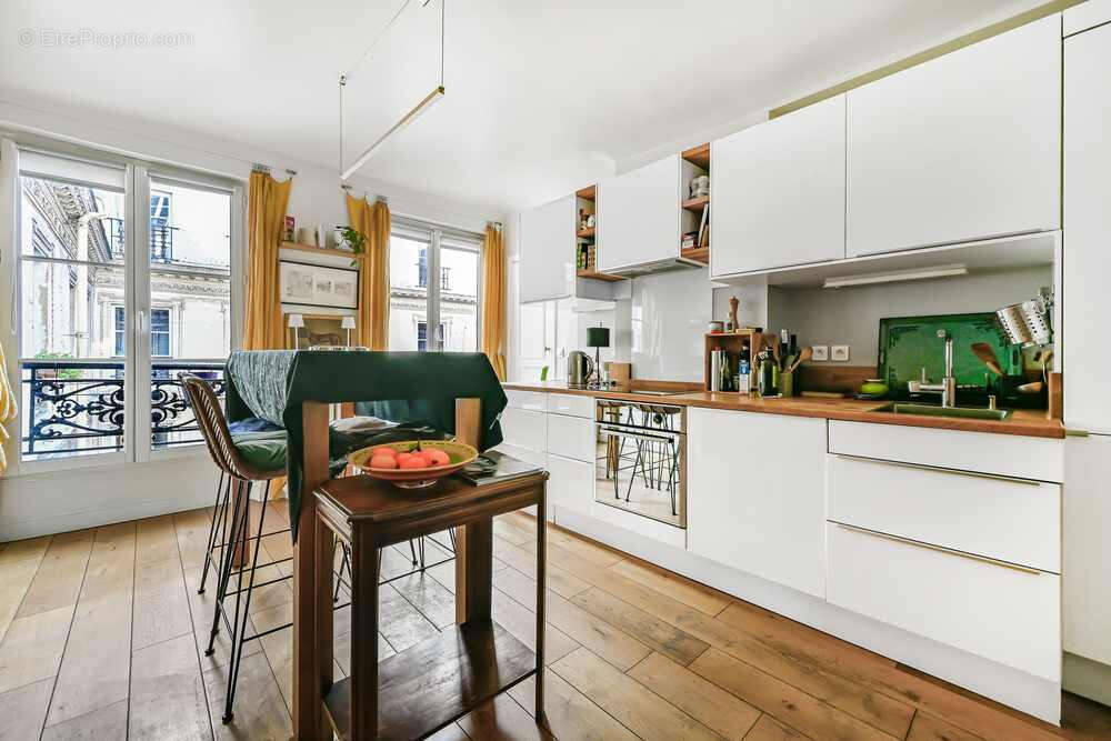 Appartement à PARIS-10E