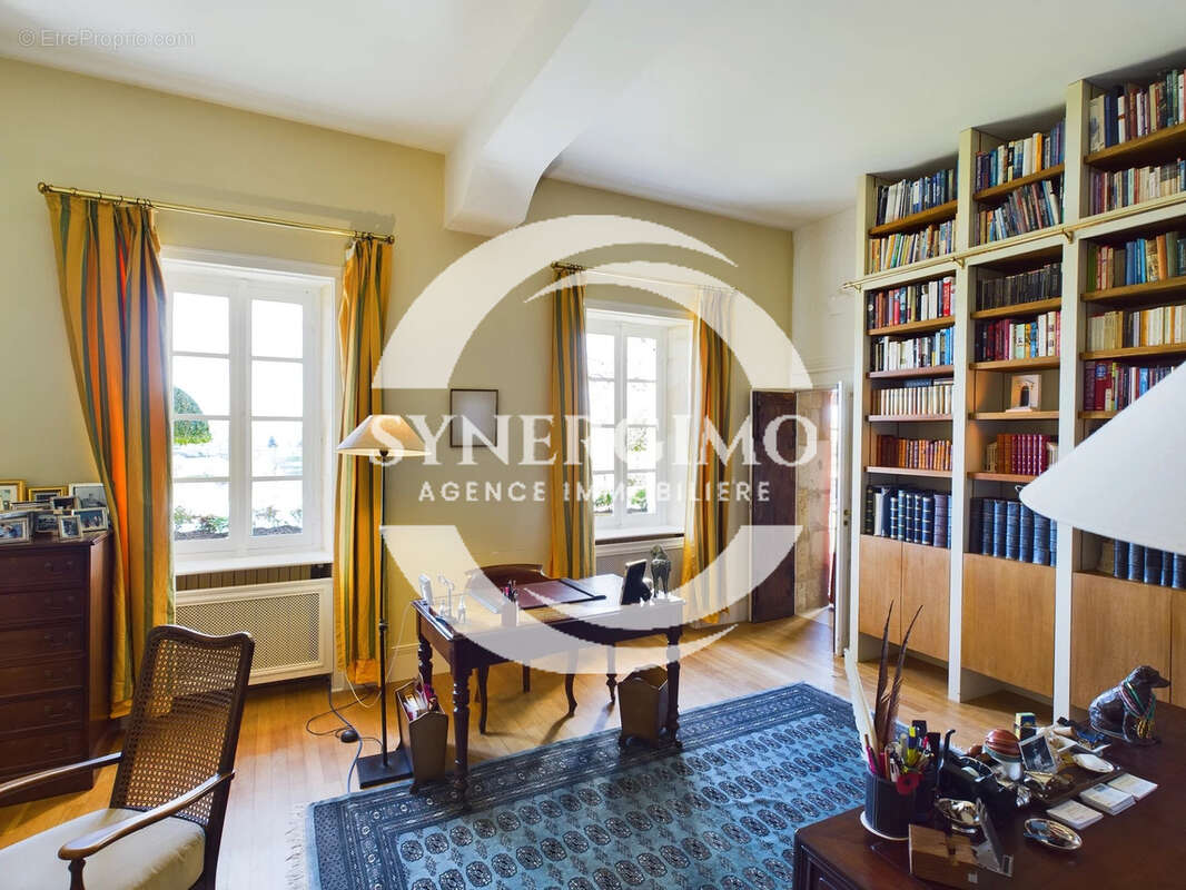 Maison à BONNEVILLE-ET-SAINT-AVIT-DE-FUMADIERES