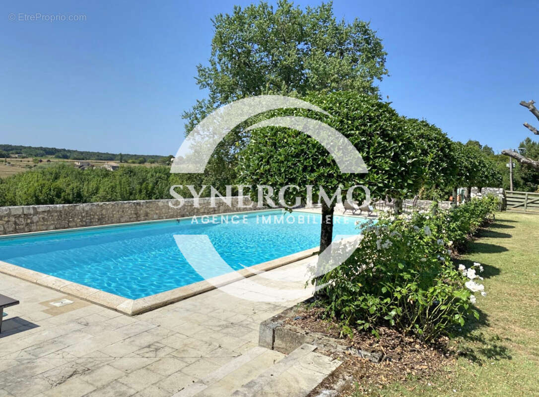 Maison à BONNEVILLE-ET-SAINT-AVIT-DE-FUMADIERES