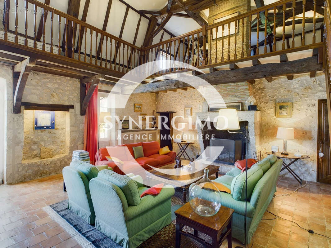 Maison à BONNEVILLE-ET-SAINT-AVIT-DE-FUMADIERES