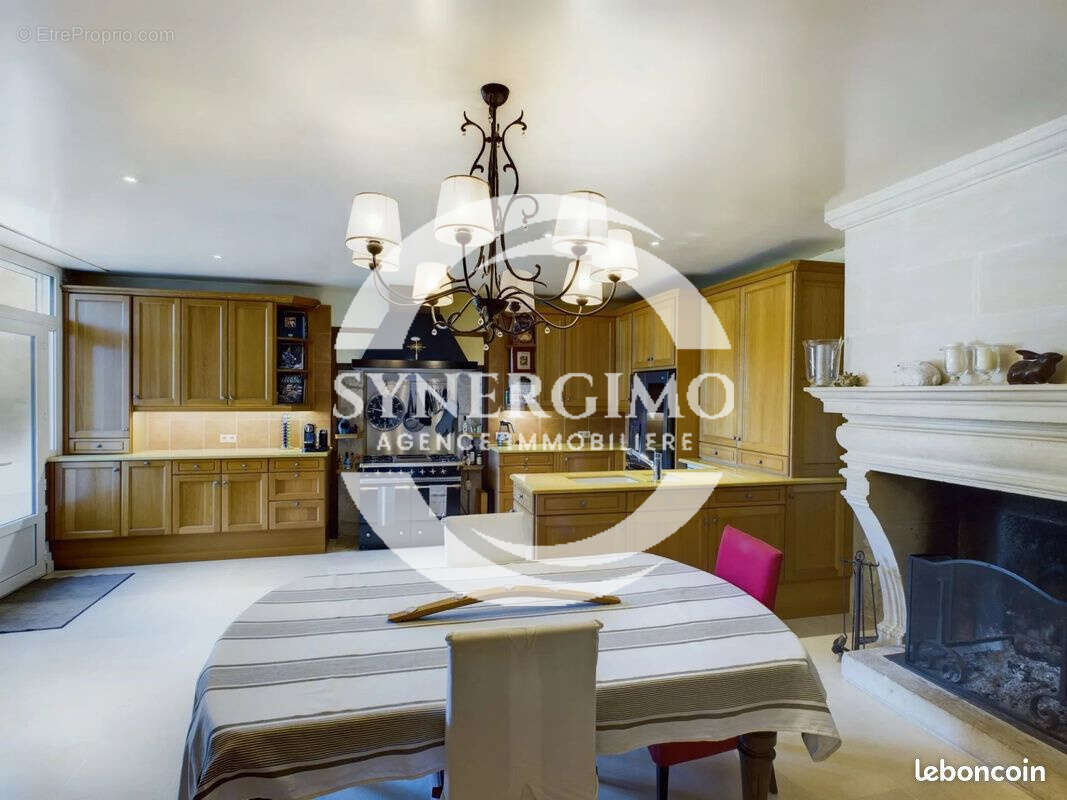 Maison à BONNEVILLE-ET-SAINT-AVIT-DE-FUMADIERES