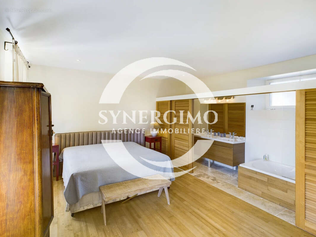 Maison à BONNEVILLE-ET-SAINT-AVIT-DE-FUMADIERES