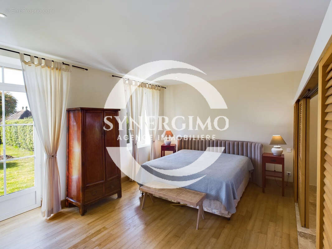 Maison à BONNEVILLE-ET-SAINT-AVIT-DE-FUMADIERES