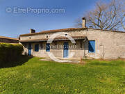 Maison à BONNEVILLE-ET-SAINT-AVIT-DE-FUMADIERES