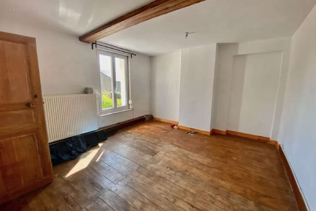 Maison à SOLRE-LE-CHATEAU