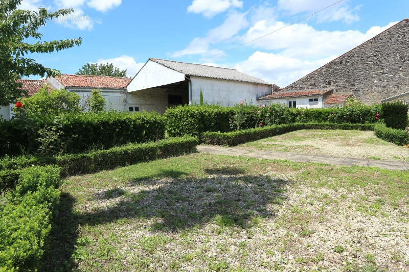 Maison à SAINT-JEAN-D&#039;ANGELY