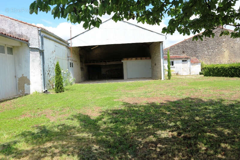 Maison à SAINT-JEAN-D&#039;ANGELY