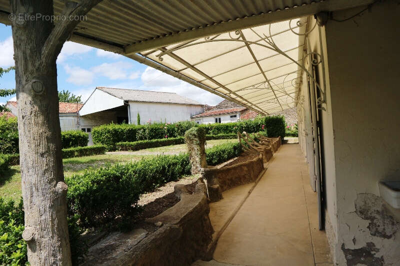 Maison à SAINT-JEAN-D&#039;ANGELY