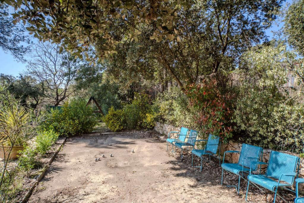 Maison à BAGNOLS-EN-FORET