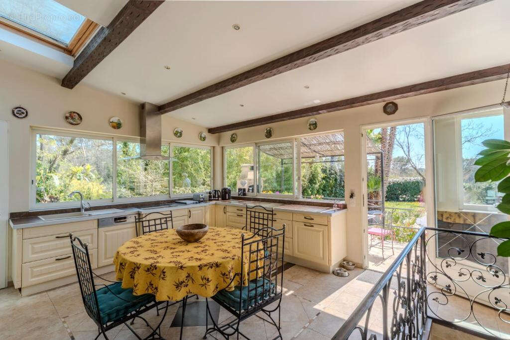 Maison à BAGNOLS-EN-FORET