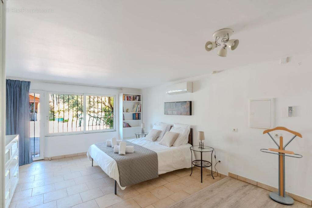 Maison à BAGNOLS-EN-FORET