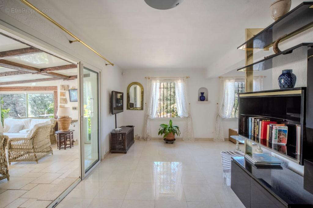 Maison à BAGNOLS-EN-FORET