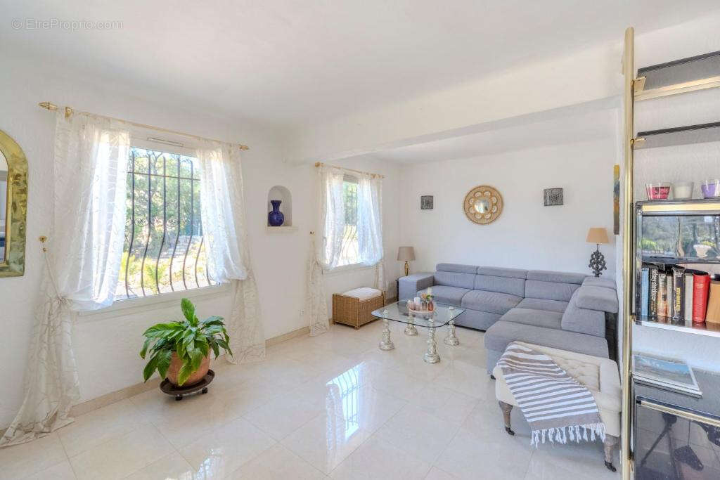 Maison à BAGNOLS-EN-FORET