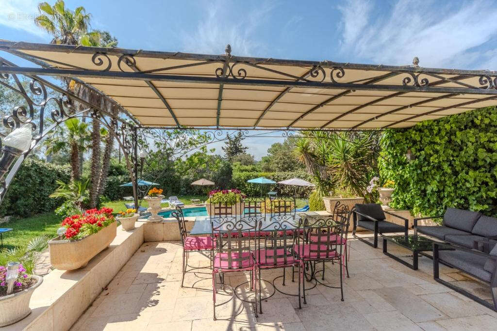 Maison à BAGNOLS-EN-FORET