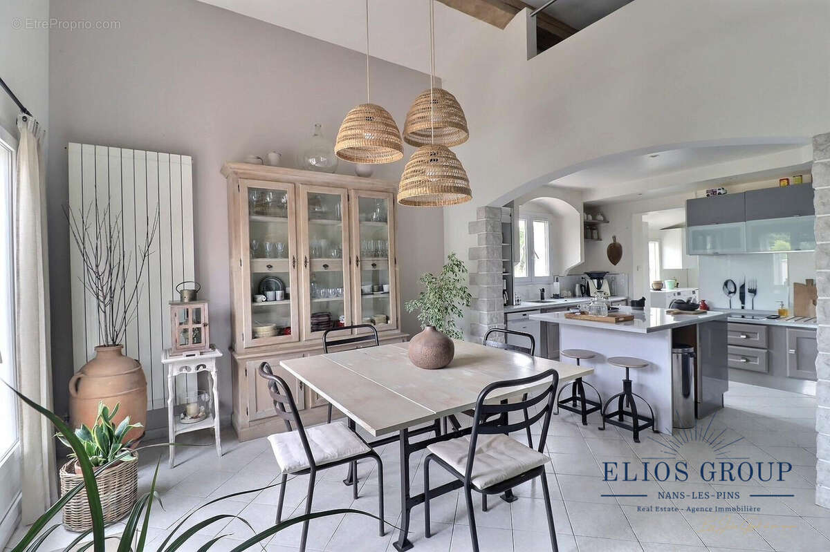 Maison à NANS-LES-PINS