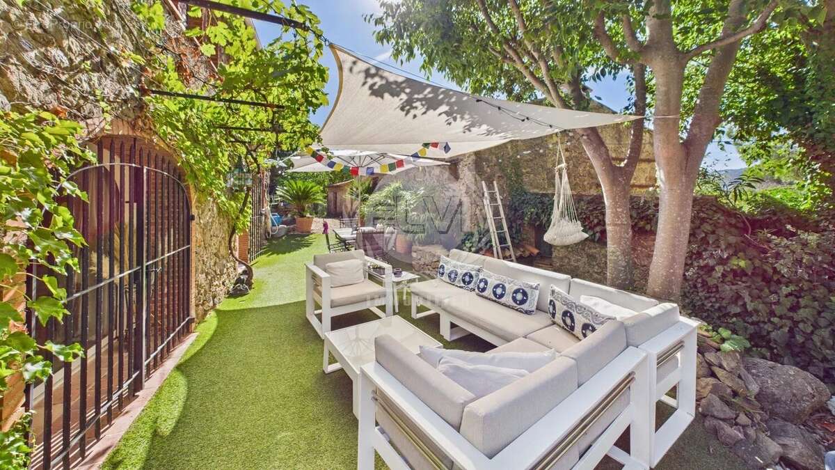 Maison à PLAN-DE-LA-TOUR