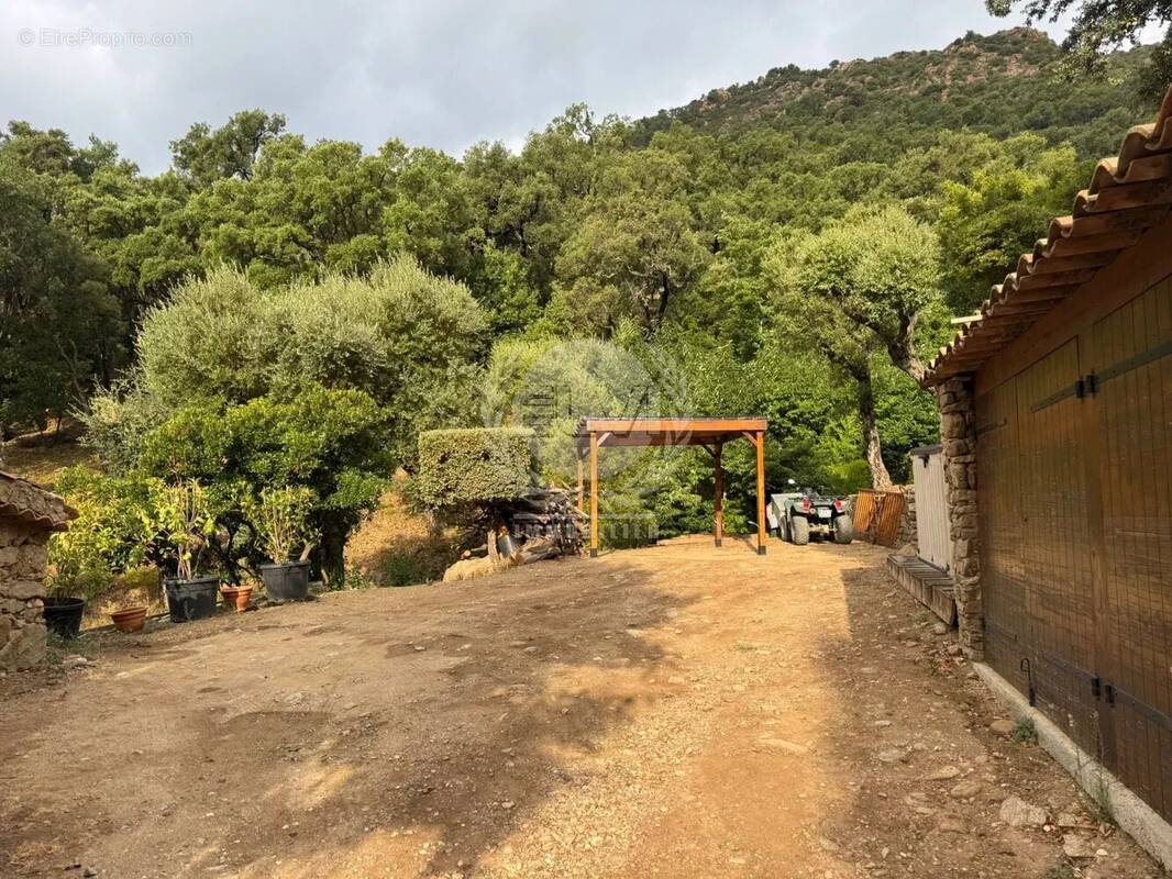 Maison à PLAN-DE-LA-TOUR