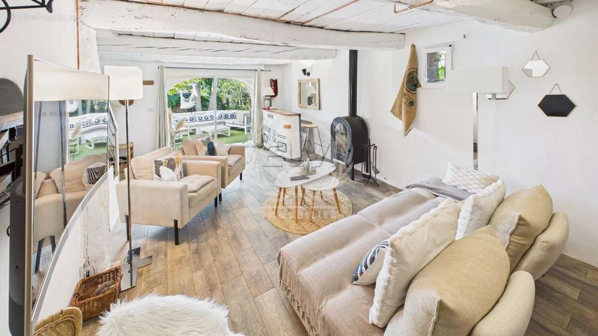 Maison à PLAN-DE-LA-TOUR