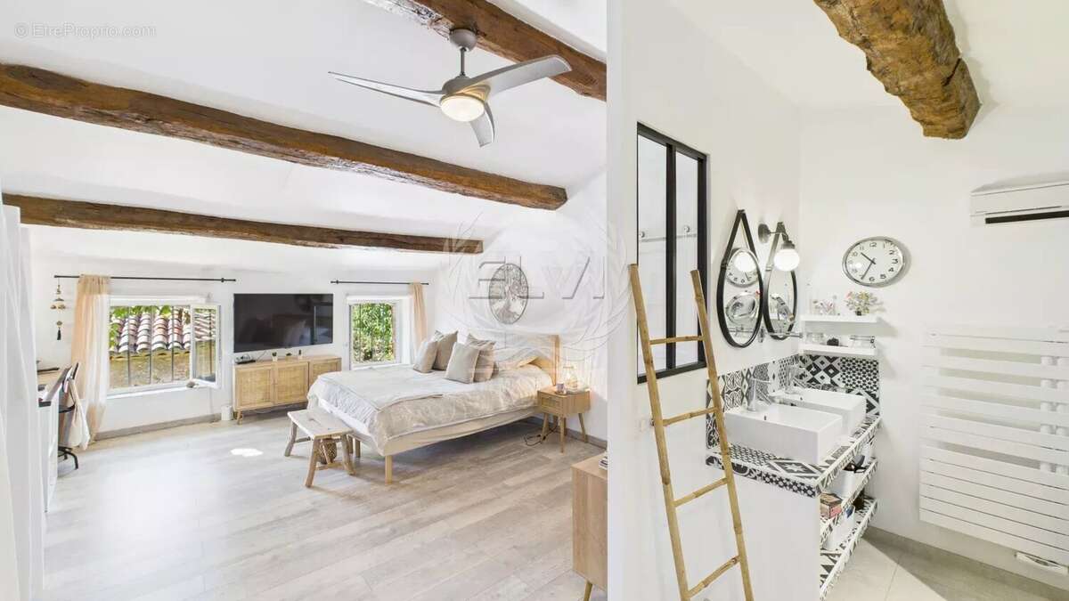 Maison à PLAN-DE-LA-TOUR