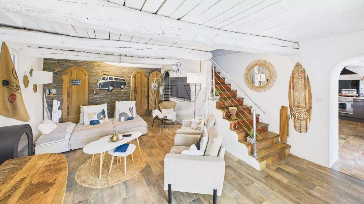 Maison à PLAN-DE-LA-TOUR