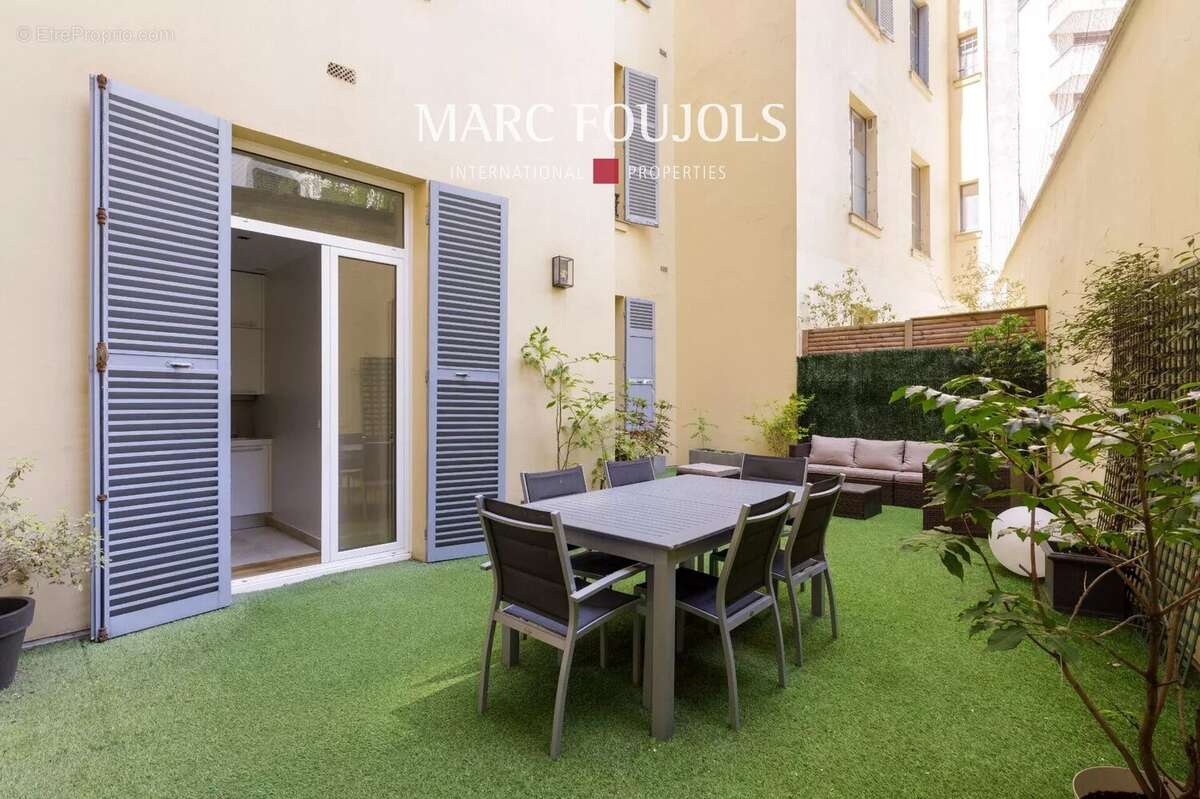 Appartement à PARIS-16E