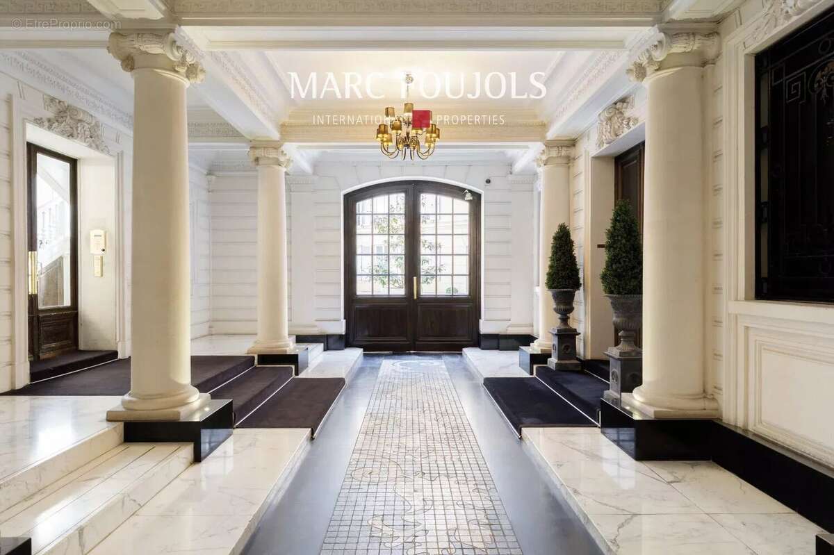 Appartement à PARIS-16E