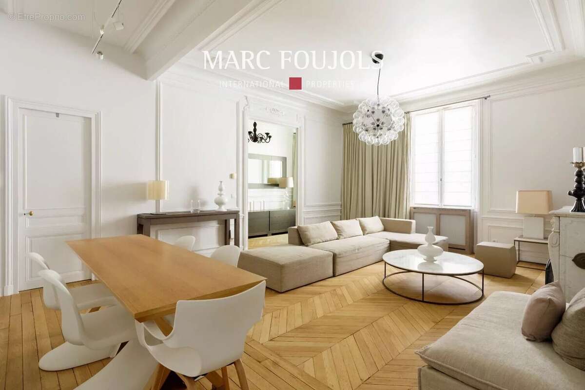 Appartement à PARIS-16E