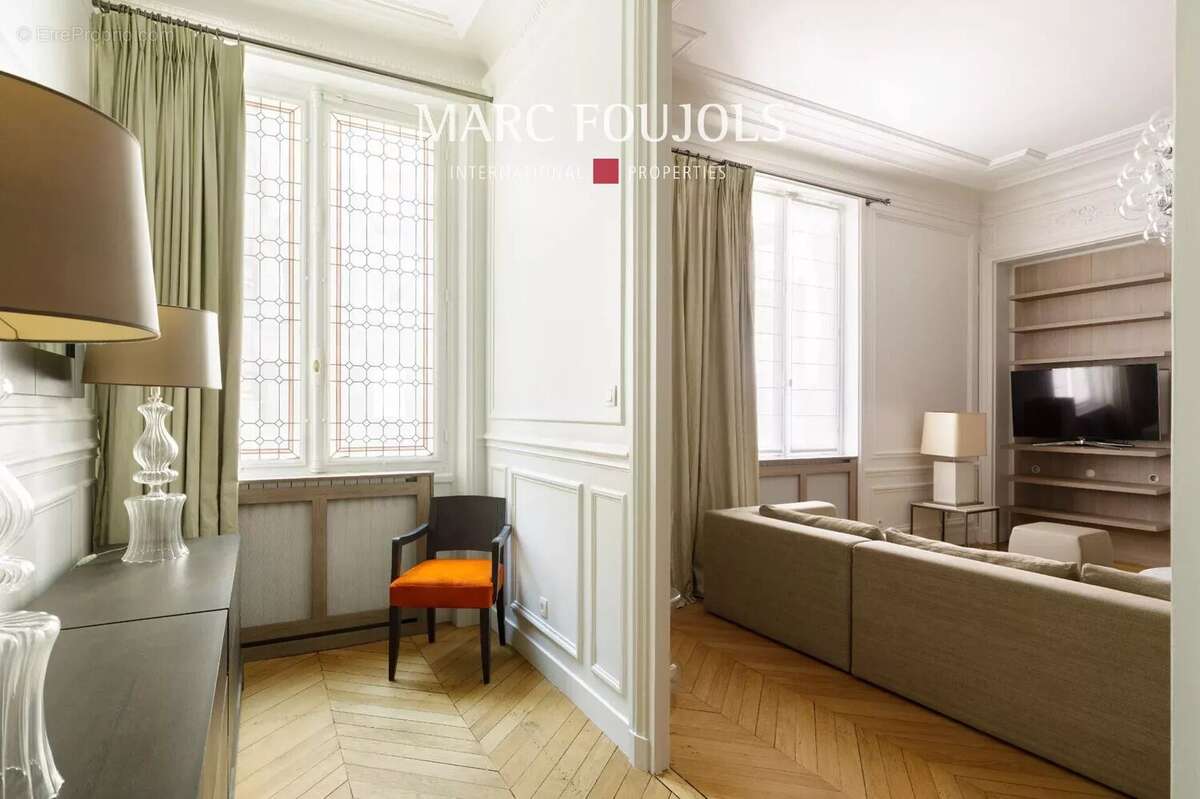 Appartement à PARIS-16E