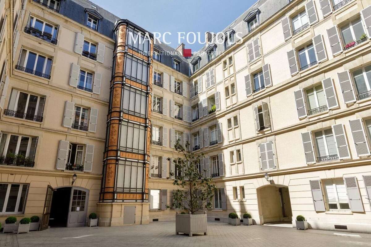 Appartement à PARIS-16E