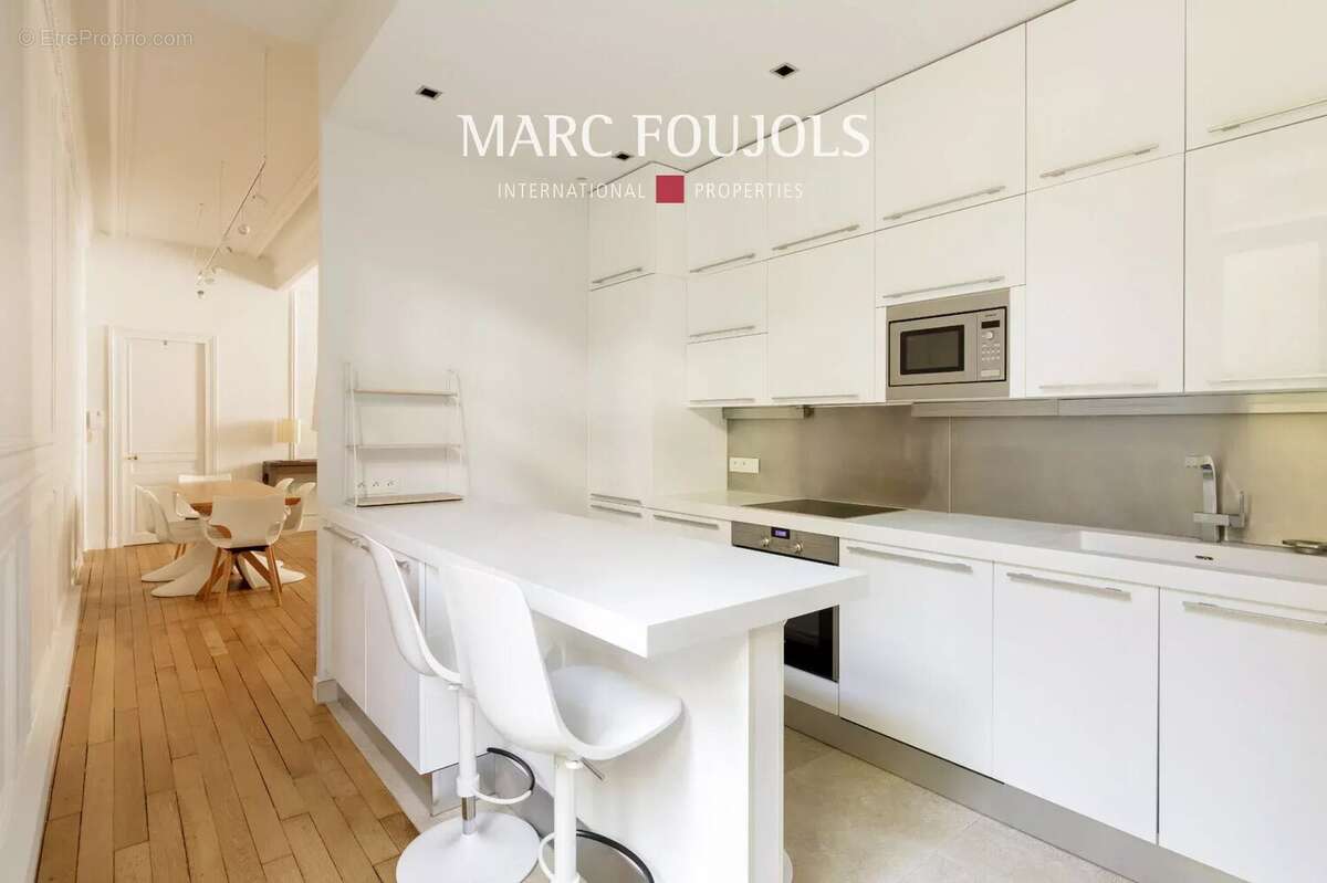 Appartement à PARIS-16E