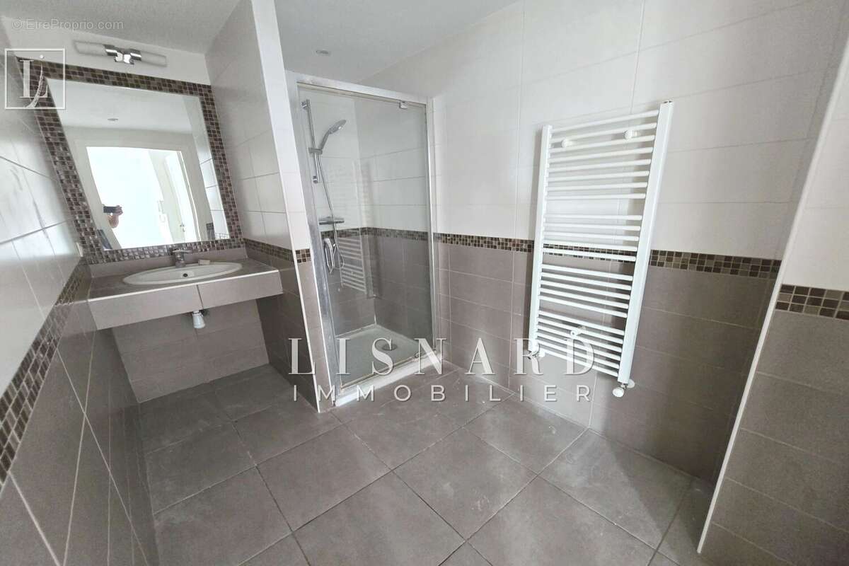 Appartement à VALLAURIS