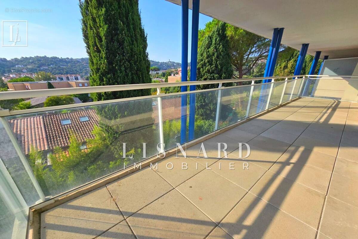 Appartement à VALLAURIS