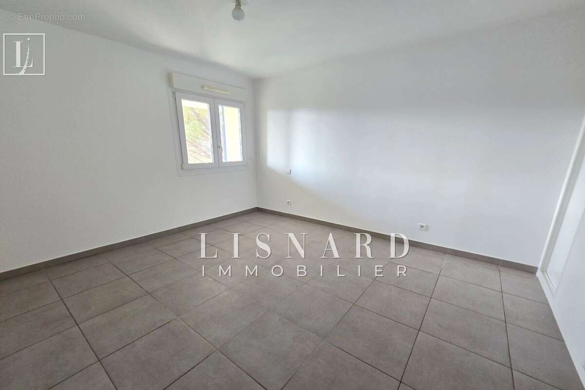 Appartement à VALLAURIS