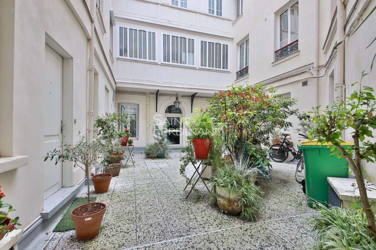 Appartement à PARIS-16E