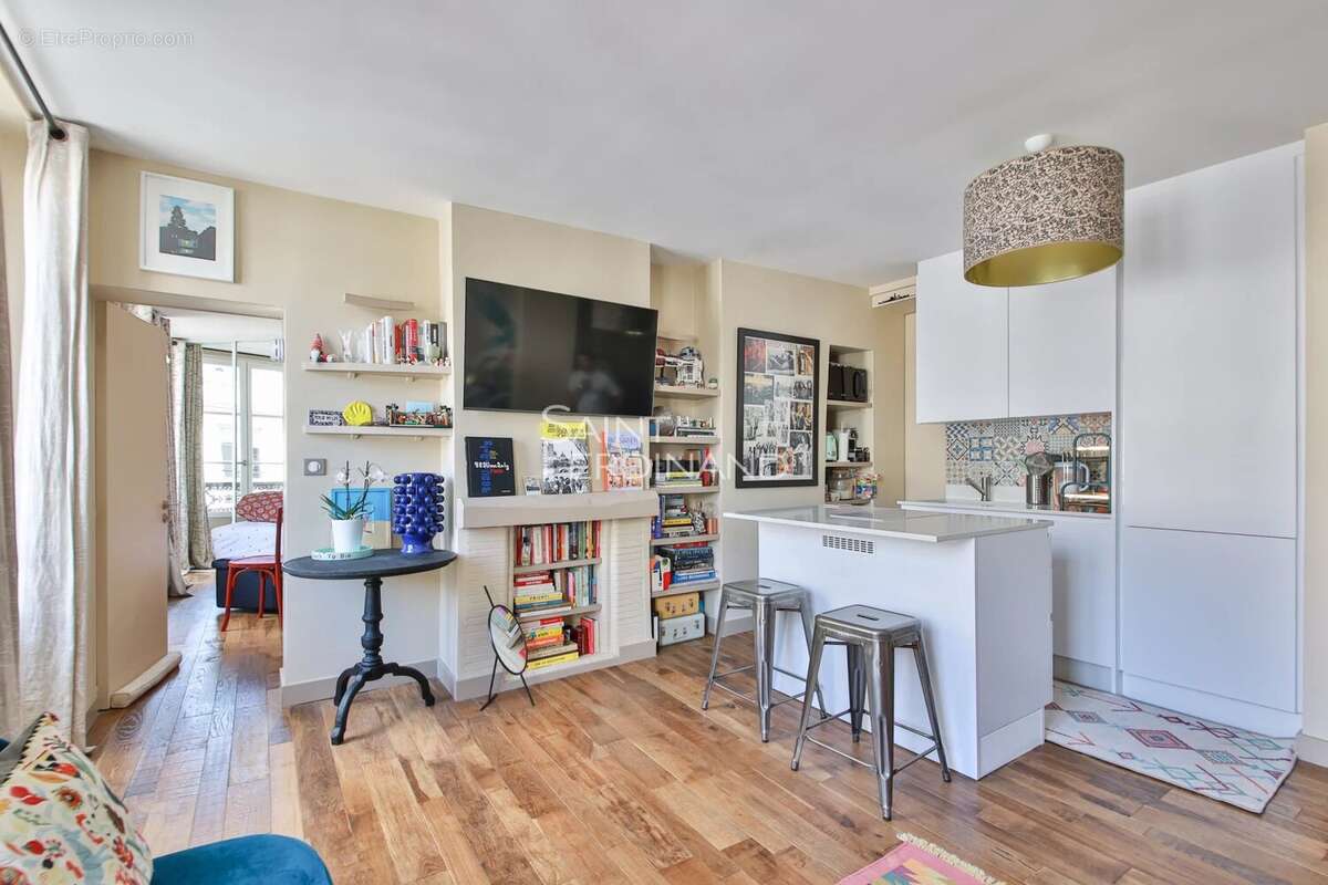 Appartement à PARIS-16E