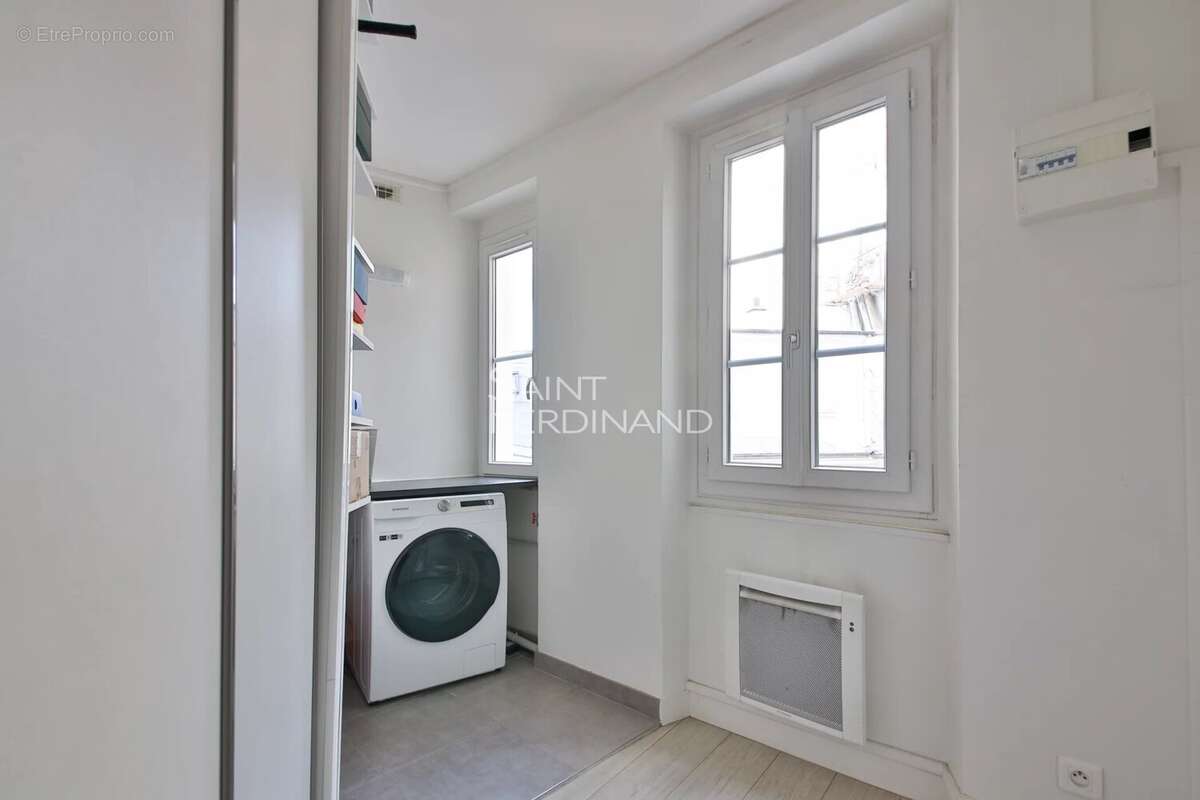 Appartement à PARIS-16E
