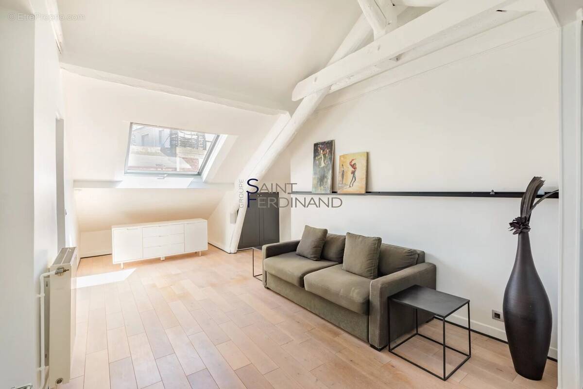 Appartement à PARIS-16E