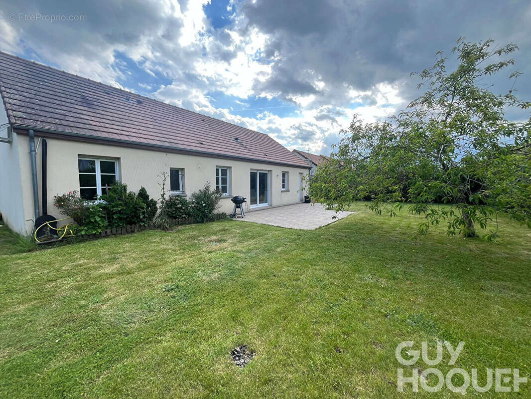 Maison à SAINT-DENIS-LES-PONTS