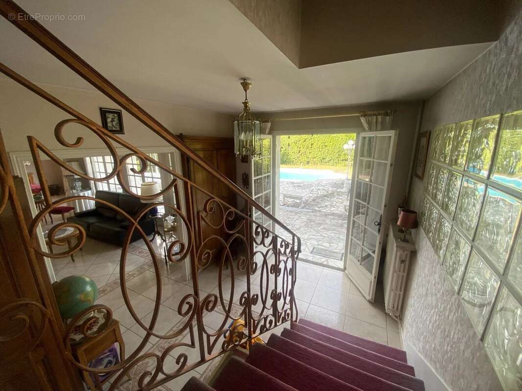 Maison à VARENNES-VAUZELLES